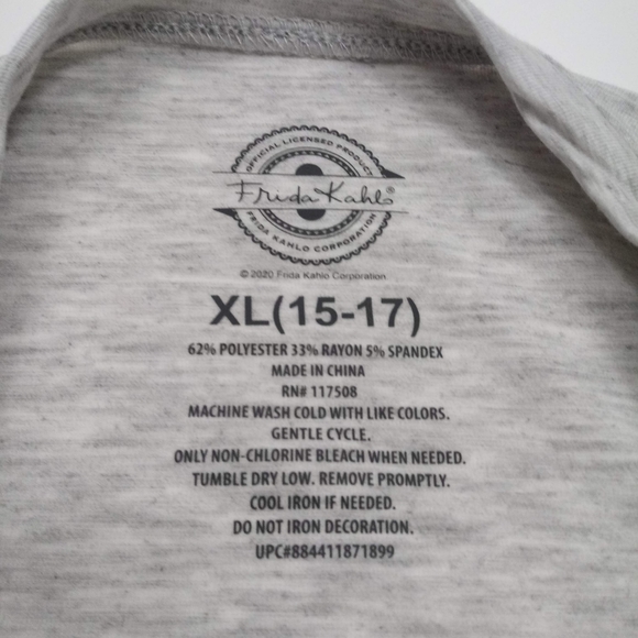 🍓$12 Frida Kahlo Hawaiian Graphic Tee NEW Juniors - Picture 8 of 13